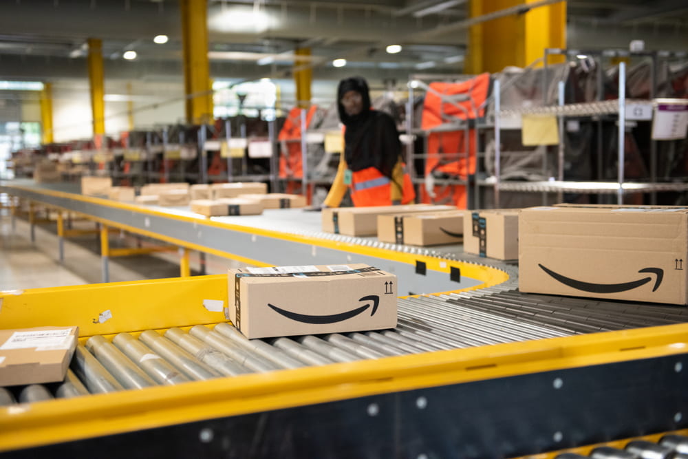 What-Warehouse-Setup-and-Technology-Does-Amazon-Use-in-Their-Fulfilment-Centres-Luff-Industries-Alberta